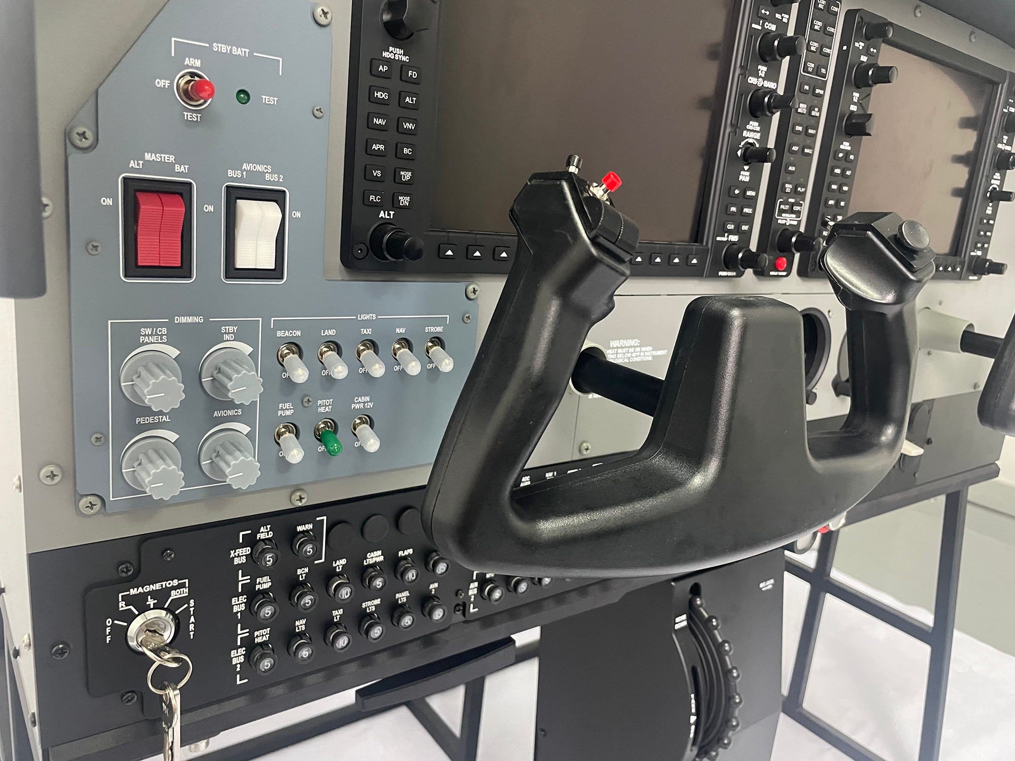 Full panel for Cessna 172 with G1000 – SIMiONIC